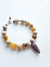 Cargar imagen en el visor de la galería, mostaza y piedra