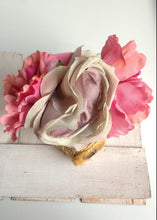 Cargar imagen en el visor de la galería, Pink flowers